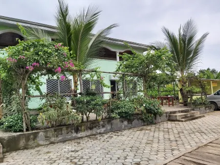 Deux-Palmes-Kribi, close to the beach (200m), comfortable and family-friendly