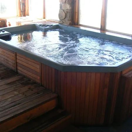 Cozy Chalet-Close to River/Town/Gondola/Indoor Pool/Hot Tubs/Sleeps 2
