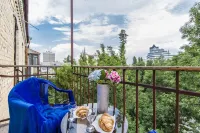 Luxurious 2-room apartment in the Center of Kiev, Sofievskaya Square