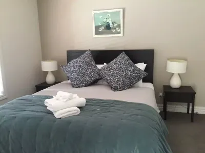 Cozy 3 Bedroom Cottage with Pool