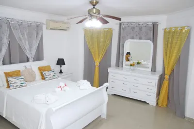 Apto CON Seguridad Privada/metro Countryclub Juan Dolio R.d, Wifi, Energía 24-7 Hoteles en 