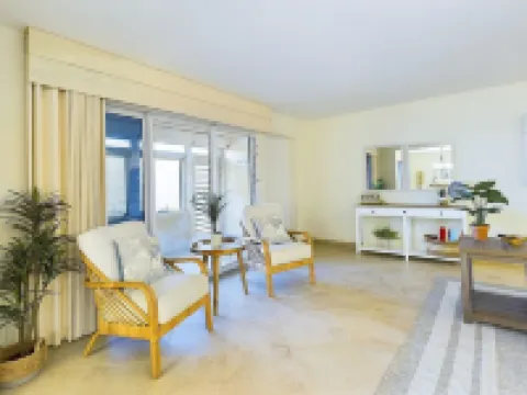 Immerse Yourself in Luxury at our breathtaking beachfront Condo! Hoteles en Santo Tomás