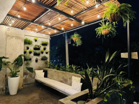 Cozy chic studio near the beach!