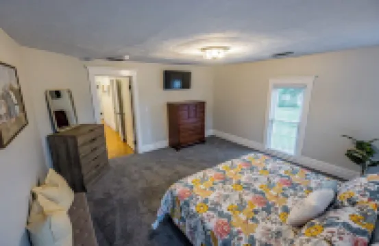 Large Lakeside Farmhouse Vineyard Escape in the heart of wine country!