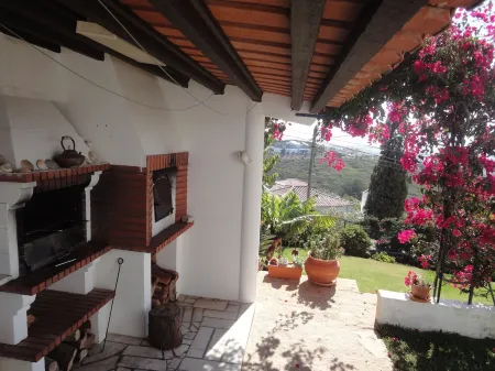 House with sea view, garden and barbecue, near Guincho beach and Cascais