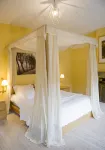 Holiday Home with Cosy Garden in the Historic Centre of Bruges - 자쿠지