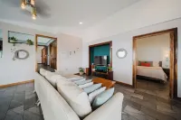 Million dollar Sunset Views and centrally located in Manuel Antonio