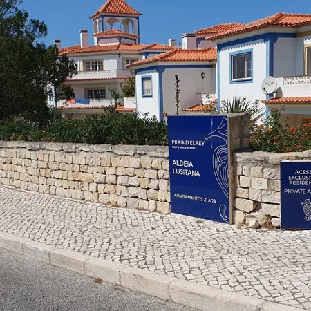 Apartment With Shared Pool, landscaped gardens, Wi-fi
