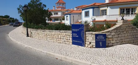 Apartment With Shared Pool, landscaped gardens, Wi-fi