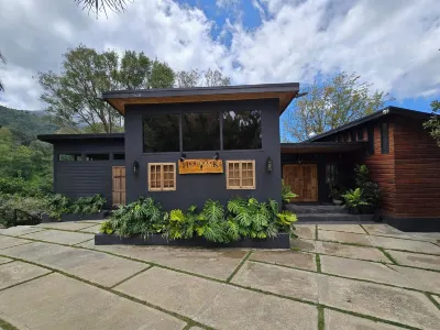 HeadBack Hiking Lodge - Blue Mountain Peak Hotels in 