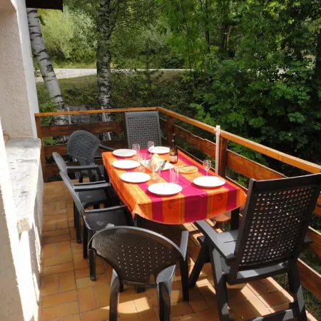 Spacious apartment of 70m2 / 6p. in chalet well located 500m from the village of Allos