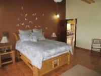 Bamboo Villa- Luxury Ocean and Mountain View Villa with Infinity Pool