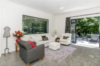 Modern and Spacious Apartment in Tamahere Country Living Zone Hotel a Tamahere