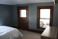 Cozy, Quaint, entire 1 Bedroom Apt.