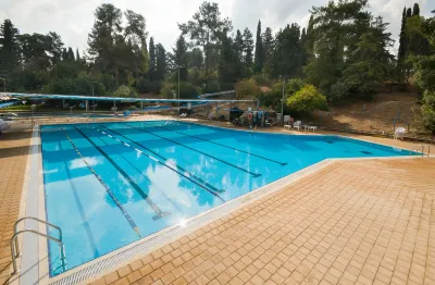Zohar Badeshe Hotels near Caesarea National Park