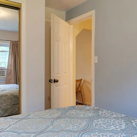 Clean & Cozy 1BR Apt#4 w/Full Kitchen & Private Bath