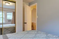 Clean & Cozy 1BR Apt#4 w/Full Kitchen & Private Bath