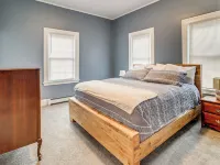 1 Block to Downtown Adrian: Spacious Home! Hotéis em Adrian