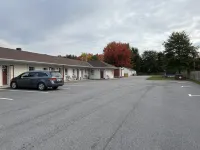 Lakeshore Suites - parking