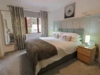 Holly's Hideaway