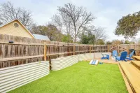 Walk to Main Street: Cottage w/ Deck in Bandera! - 3-Star