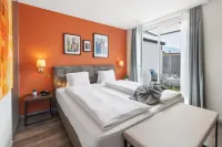 Ascona Lodge, Pool & Garden Retreat