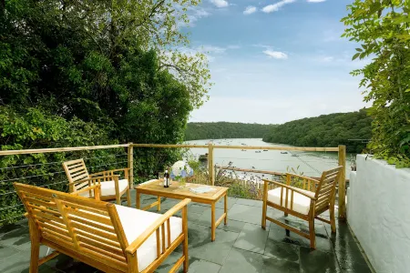 Fal River Cottage Отели в г. Feock