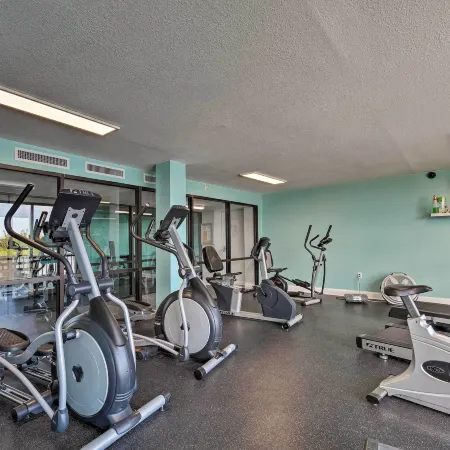 Gulf-View Balcony & Pool Access: Hudson Retreat