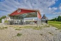 1 Mi to Mark Twain Lake: Cabin w/ Community Pool - 3-Star