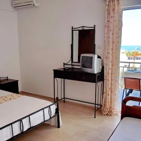 Yialos Studios Hotels in Agistri