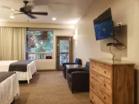 Driftwood Lodge - balcony