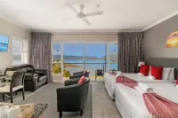 Phoenix Lodge and Waterside Accommodation - Balkon
