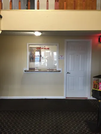 Royal Inn Motel Отели в г. Ле Рей