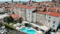 Hotel International - Pools