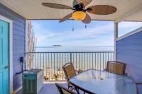 Waterfront Middle Bass Condo w/ Pool Access! - Homestays