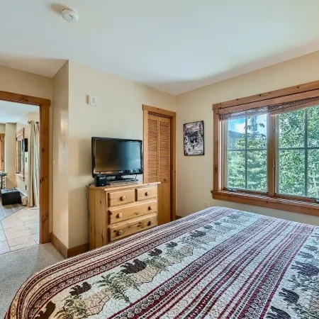8594 Expedition Station 1 Bedroom Condo by RedAwning