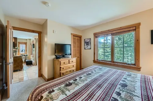 8594 Expedition Station 1 Bedroom Condo by RedAwning