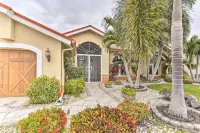 Lakefront Cape Coral Home w/ Private Pool & Dock! - Parkplatz