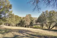 Bright and Cozy Mariposa Getaway 46 Mi to Yosemite!