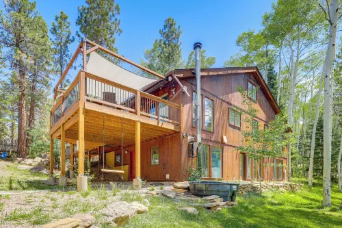 Home w/ Hot Tub: 5 Mi to Angel Fire Bike Park - Pet friendly