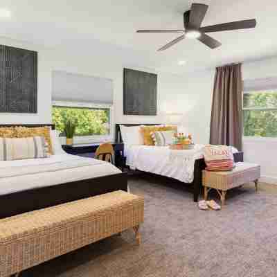 Waterfront-Heated SaltWtr Pool-Putting Green-Beach-FirePit-Dock-Sunsets-Legoland Rooms