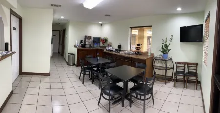 Country Hill Inn & Suite Eagle Pass