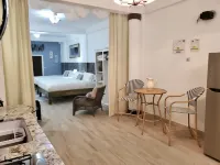 Chic Apartment in peaceful neighborhood close to beaches, shopping/entertainment Hotels in 