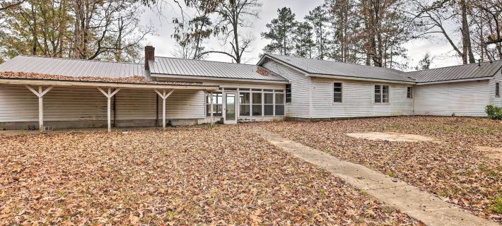 Charming Gadsden Home w/ Golf Course Views! Ξενοδοχεία στην πόλη Calhoun County