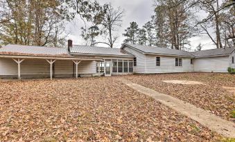 Charming Gadsden Home w/ Golf Course Views!