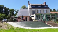 Hotel la Buissonniere فنادق في Belleville-sur-Loire