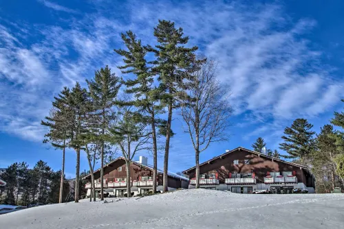 Glen Condo w/ Mountain Views: Walk to Story Land - parking