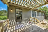 Cozy Cottage < 2 Mi to Cape Hatteras Natl Shore! - 3 tähden