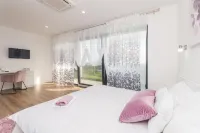 Villa F&A ZadarVillas - วิลล่า