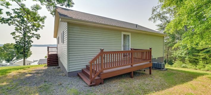 Deck & Water View: Cozy Kentucky Lake Getaway Hotels in Calloway County
